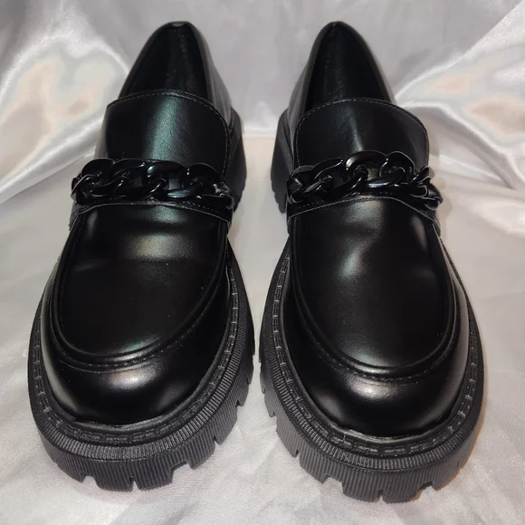 Cute Loafers | All Black W Chain | Sz 41 - Picture 2 of 5